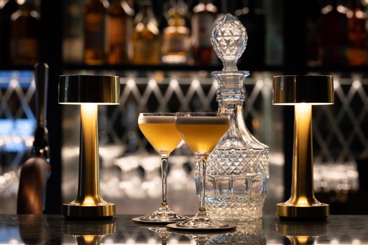 Sun Street Hotel Shoreditch London Exterior foto The bar at the Ritz