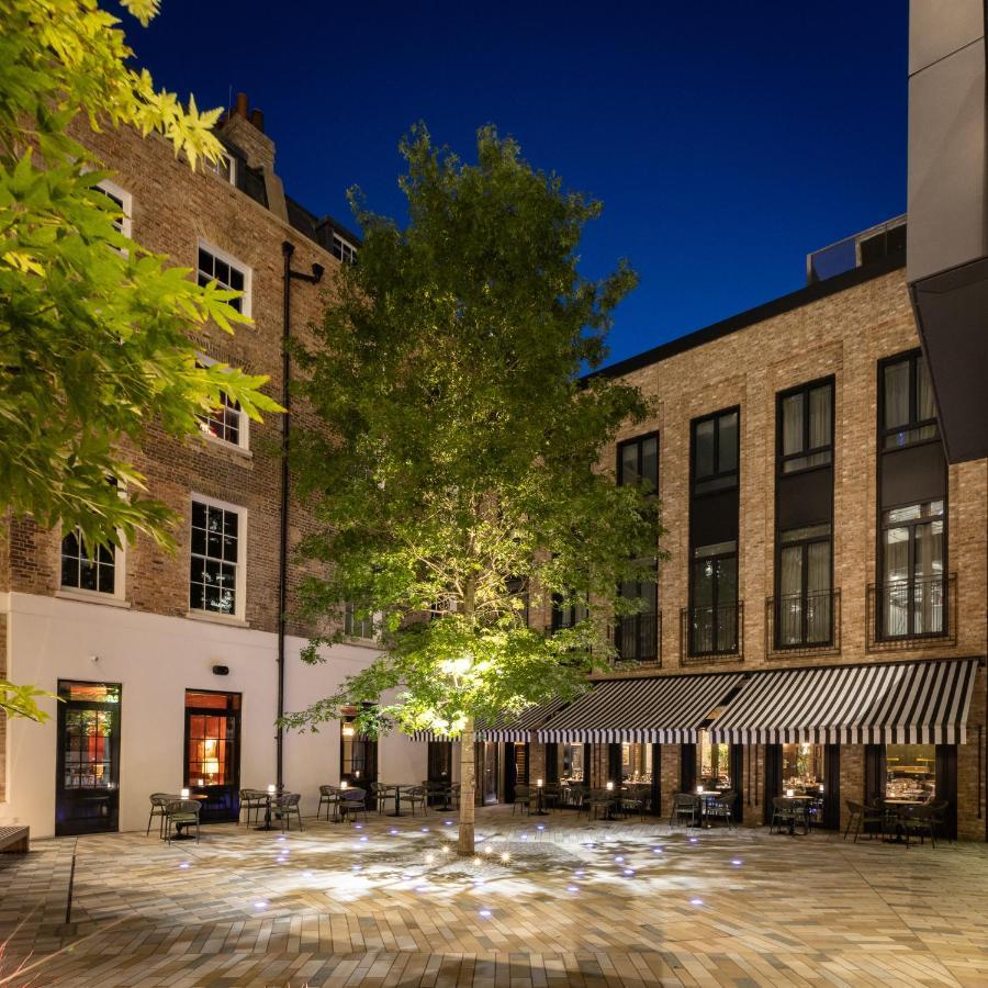 Sun Street Hotel Shoreditch London Exterior foto The courtyard at The Ivy, St John's Wood