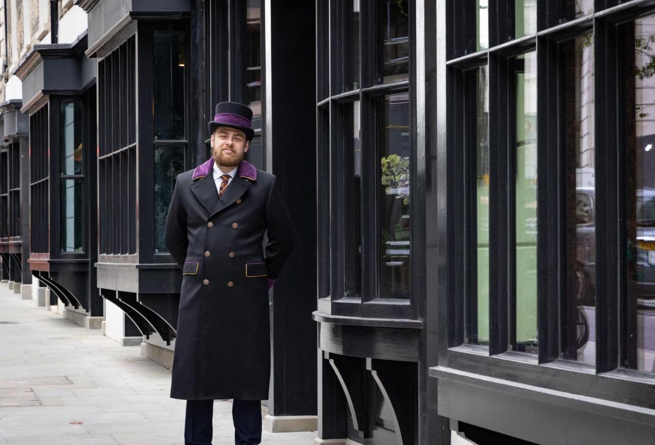 Sun Street Hotel Shoreditch London Exterior foto A doorman at the London InterContinental