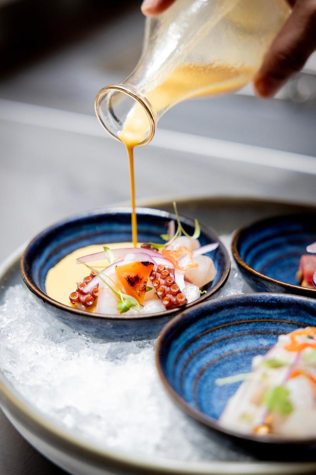Sun Street Hotel Shoreditch London Exterior foto Ceviche being prepared